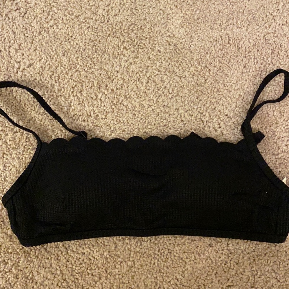 NWT Black Scalloped Bandeau Bikini Top